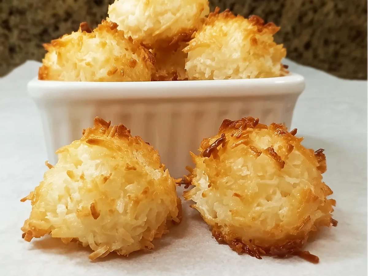 Keto Coconut Macaroons: 3-Ingredient, Easy & Sugar-Free - Image 1