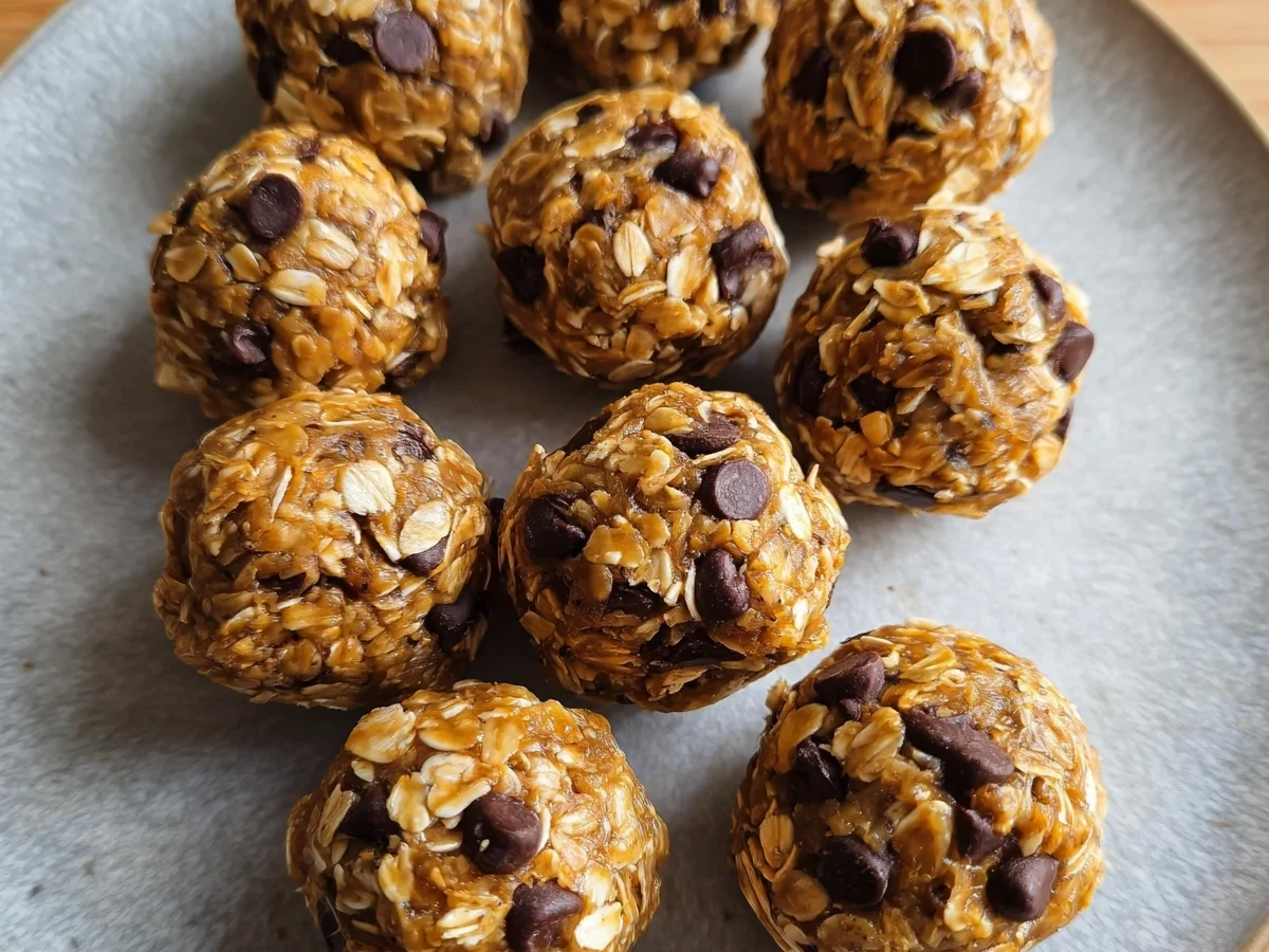 No-Bake Peanut Butter Energy Bites: 4-Ingredient Snack - Image 1
