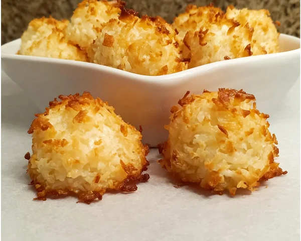 Keto Coconut Macaroons: 3-Ingredient, Easy & Sugar-Free